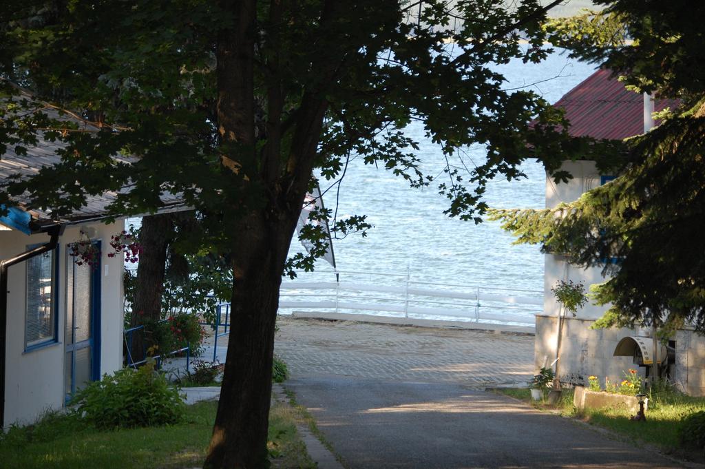 White Village Park Iskar Lake Pasarel Eksteriør bilde